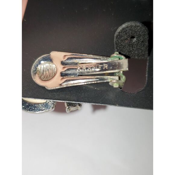 A Vintage Pair of Kramer Earrings Ear Climber Clip Back Milk Glass Wedding - Picture 5 of 9